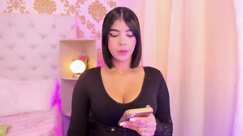 Snapshot of ema_lambert chatting on November 25, 2:39 pm Ema Lambert online show from November 25, 2:39 pm