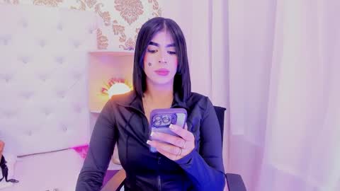 Snapshot of ema_lambert chatting on December 15, 12:48 am Ema Lambert online show from December 15, 12:48 am