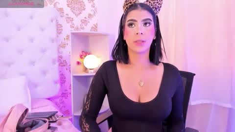 Snapshot of ema_lambert chatting on February 10, 4:22 pm Ema Lambert online show from February 10, 4:22 pm