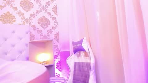 Snapshot of ema_lambert chatting on February 21, 11:44 am Ema Lambert online show from February 21, 11:44 am