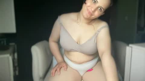 Snapshot of ema_lov3 chatting on July 3, 2:18 am Ema Love online show from July 3, 2:18 am