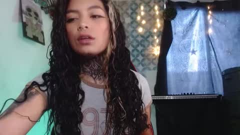 Snapshot of ema_ploxx chatting on October 8, 9:45 pm ema_ploxx online show from October 8, 9:45 pm