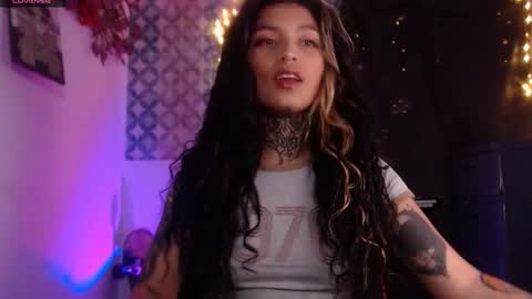 Snapshot of ema_ploxx chatting on October 17, 4:15 am ema_ploxx online show from October 17, 4:15 am