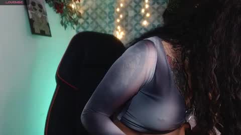 Snapshot of ema_ploxx chatting on October 24, 2:52 am ema_ploxx online show from October 24, 2:52 am