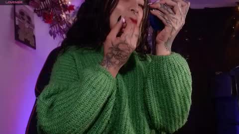 Snapshot of ema_ploxx chatting on November 17, 3:34 am ema_ploxx online show from November 17, 3:34 am