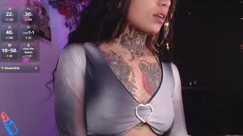 Snapshot of ema_ploxx chatting on November 22, 5:06 am ema_ploxx online show from November 22, 5:06 am