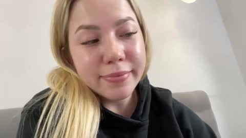 Snapshot of emberbunny chatting on November 4, 12:04 pm Alice online show from November 4, 12:04 pm