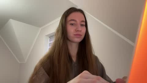 Snapshot of emberfamn chatting on January 8, 2:30 pm Alina online show from January 8, 2:30 pm