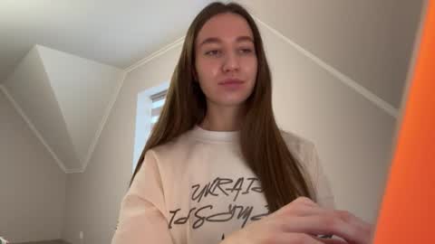 Snapshot of emberfamn chatting on January 9, 2:09 pm Alina online show from January 9, 2:09 pm