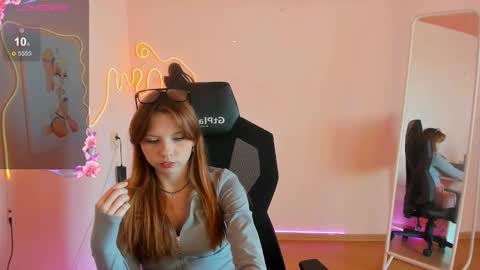 Snapshot of embervexen chatting on March 2, 7:15 am Ember online show from March 2, 7:15 am