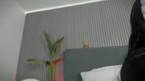 Snapshot of emelie_89 chatting on June 27, 11:48 am emelie_89 online show from June 27, 11:48 am