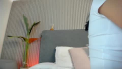 Snapshot of emelie_89 chatting on July 17, 12:34 pm emelie_89 online show from July 17, 12:34 pm