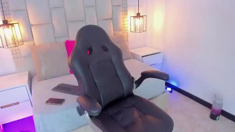 Emily  online show from December 4, 11:02 pm