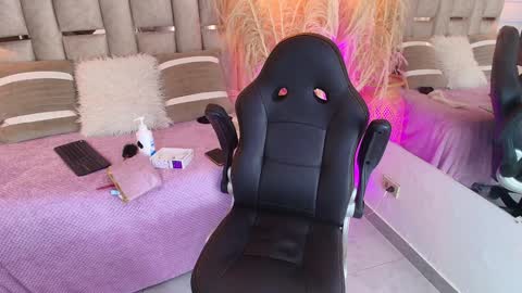 Emily  online show from January 11, 7:28 am