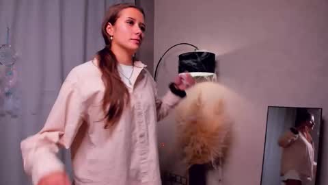 Snapshot of emelineweeman chatting on November 2, 1:30 am Emma online show from November 2, 1:30 am