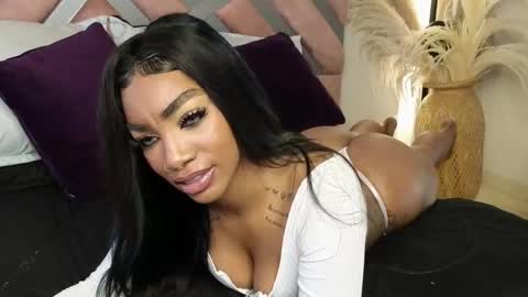 Snapshot of emely_brandon_ chatting on March 7, 7:05 pm anyelii online show from March 7, 7:05 pm