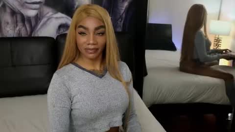 Snapshot of emely_brandon_ chatting on November 17, 3:01 am anyelii online show from November 17, 3:01 am