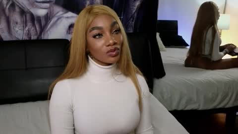 Snapshot of emely_brandon_ chatting on November 18, 3:34 am anyelii online show from November 18, 3:34 am