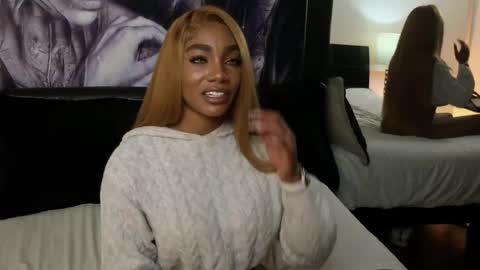 Snapshot of emely_brandon_ chatting on November 22, 4:33 am anyelii online show from November 22, 4:33 am