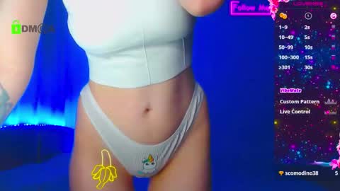 Snapshot of emelycrystal chatting on October 2, 1:23 am Emely online show from October 2, 1:23 am