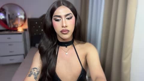 Snapshot of emelywest chatting on February 16, 3:19 pm EMELY online show from February 16, 3:19 pm