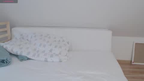 just me online show from December 4, 1:20 pm