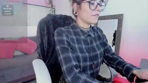 Esmeralda online show from October 8, 6:38 pm