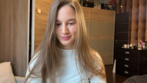 Snapshot of emi__ly chatting on December 1, 6:51 am emi__ly online show from December 1, 6:51 am