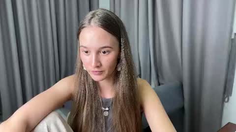 Snapshot of emi__ly chatting on March 2, 11:28 am emi__ly online show from March 2, 11:28 am