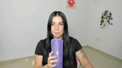 Snapshot of emi_blossom_ chatting on March 24, 4:01 pm Emily online show from March 24, 4:01 pm