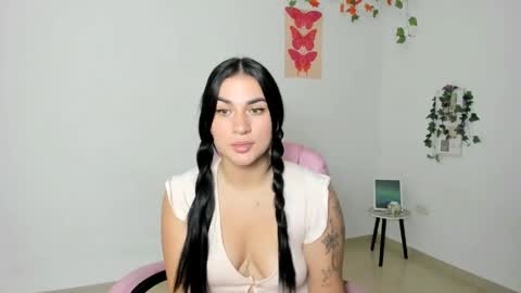 Snapshot of emi_blossom_ chatting on May 13, 2:14 pm Emily online show from May 13, 2:14 pm
