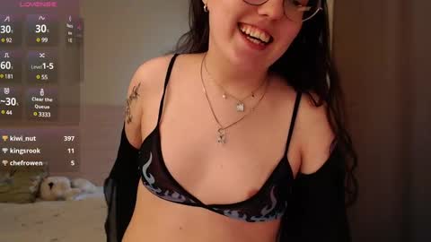 Snapshot of emi_gooflord chatting on February 28, 11:25 am Emi online show from February 28, 11:25 am