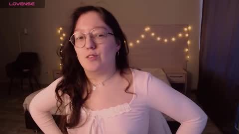 Emi online show from March 15, 1:28 pm