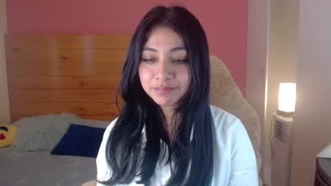 Emi Kiss online show from August 6, 7:05 pm