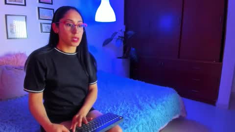 Snapshot of emi_sweet1 chatting on February 26, 3:05 am Emi online show from February 26, 3:05 am