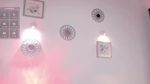 Snapshot of emicute_ chatting on April 30, 2:29 am online show from April 30, 2:29 am