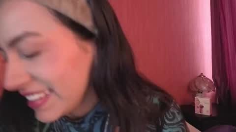 Emilia Gomez online show from November 4, 1:10 pm