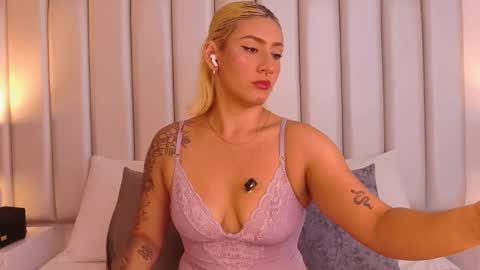 EMILY ROBERTS online show from November 27, 3:08 am