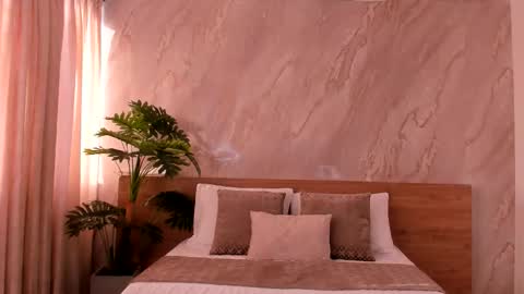 Emily online show from December 14, 12:32 pm