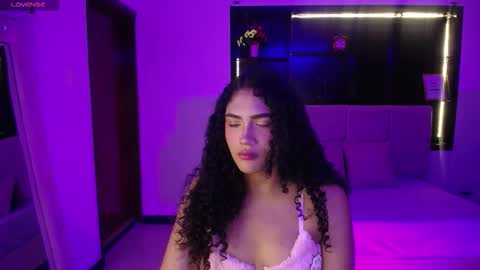Emily Smith online show from September 29, 7:51 pm