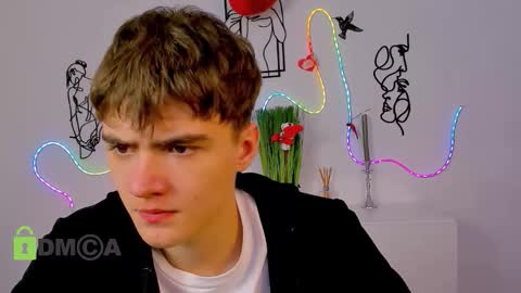 Snapshot of emil_lucky chatting on February 13, 12:12 pm emil_lucky online show from February 13, 12:12 pm