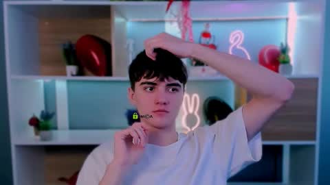 Snapshot of emil_lucky chatting on February 20, 12:27 pm emil_lucky online show from February 20, 12:27 pm