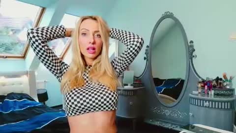 Emila online show from January 31, 9:16 am