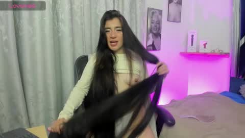 Snapshot of emilayton_ chatting on January 11, 7:06 am emilayton_ online show from January 11, 7:06 am
