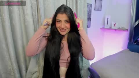 Snapshot of emilayton_ chatting on January 12, 7:00 am emilayton_ online show from January 12, 7:00 am