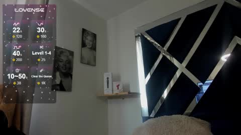 Snapshot of emilayton_ chatting on January 14, 6:38 pm emilayton_ online show from January 14, 6:38 pm