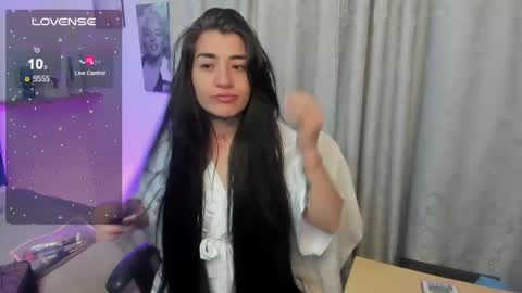 Snapshot of emilayton_ chatting on January 24, 3:43 am emilayton_ online show from January 24, 3:43 am