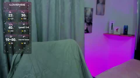 Snapshot of emilayton_ chatting on February 4, 3:22 am emilayton_ online show from February 4, 3:22 am