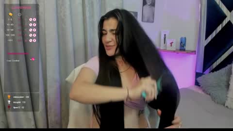 Snapshot of emilayton_ chatting on February 9, 10:20 am emilayton_ online show from February 9, 10:20 am