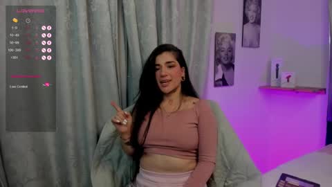 Snapshot of emilayton_ chatting on February 17, 4:20 am emilayton_ online show from February 17, 4:20 am